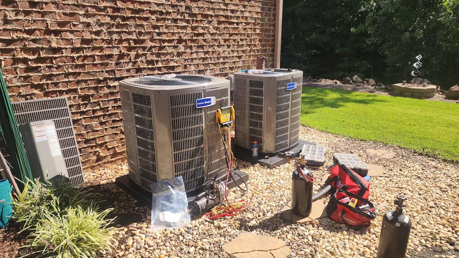 High-efficiency HVAC units for cooling and heating in Birmingham, AL.